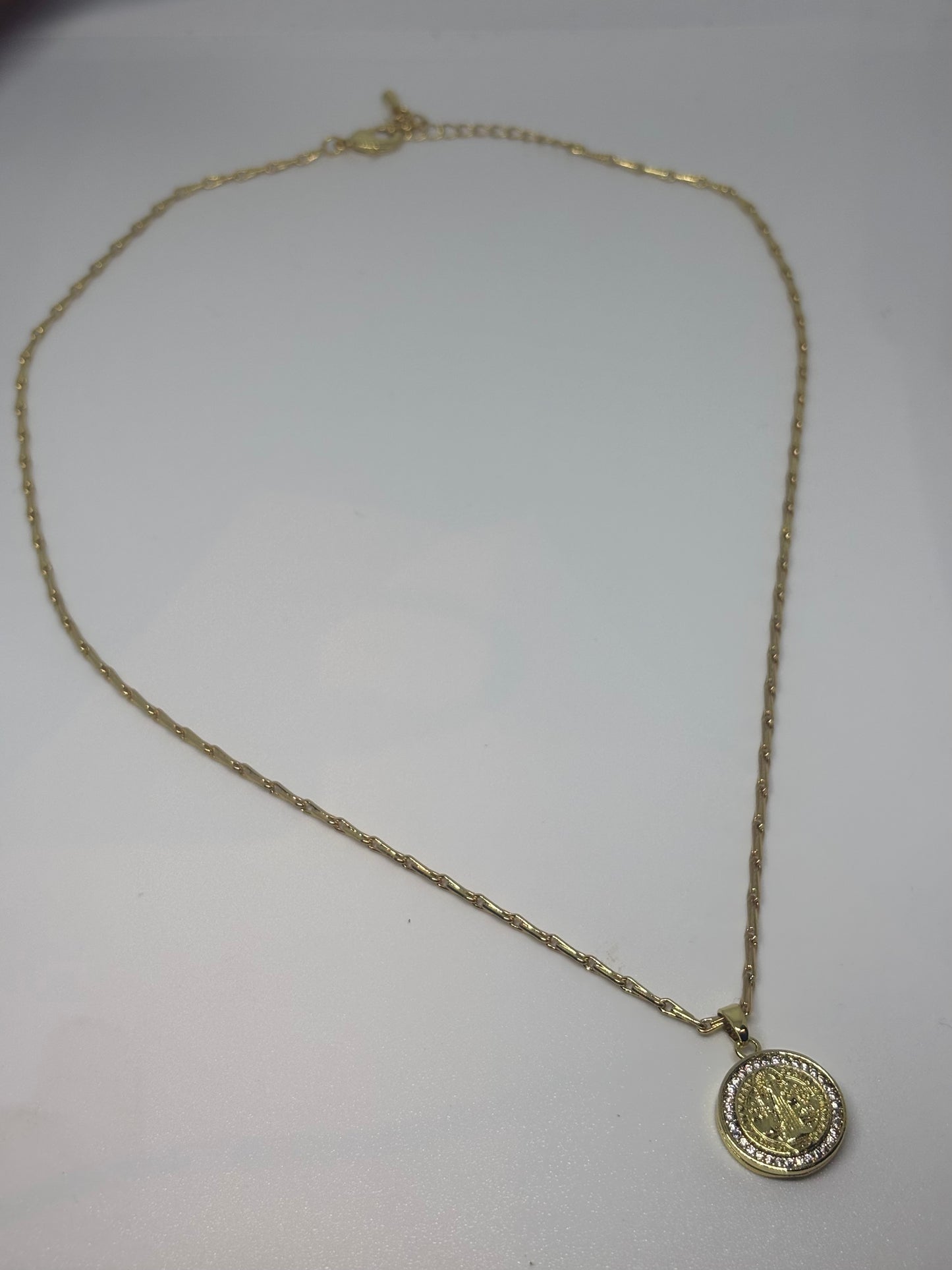 Collar Medalla San Benito con Circones