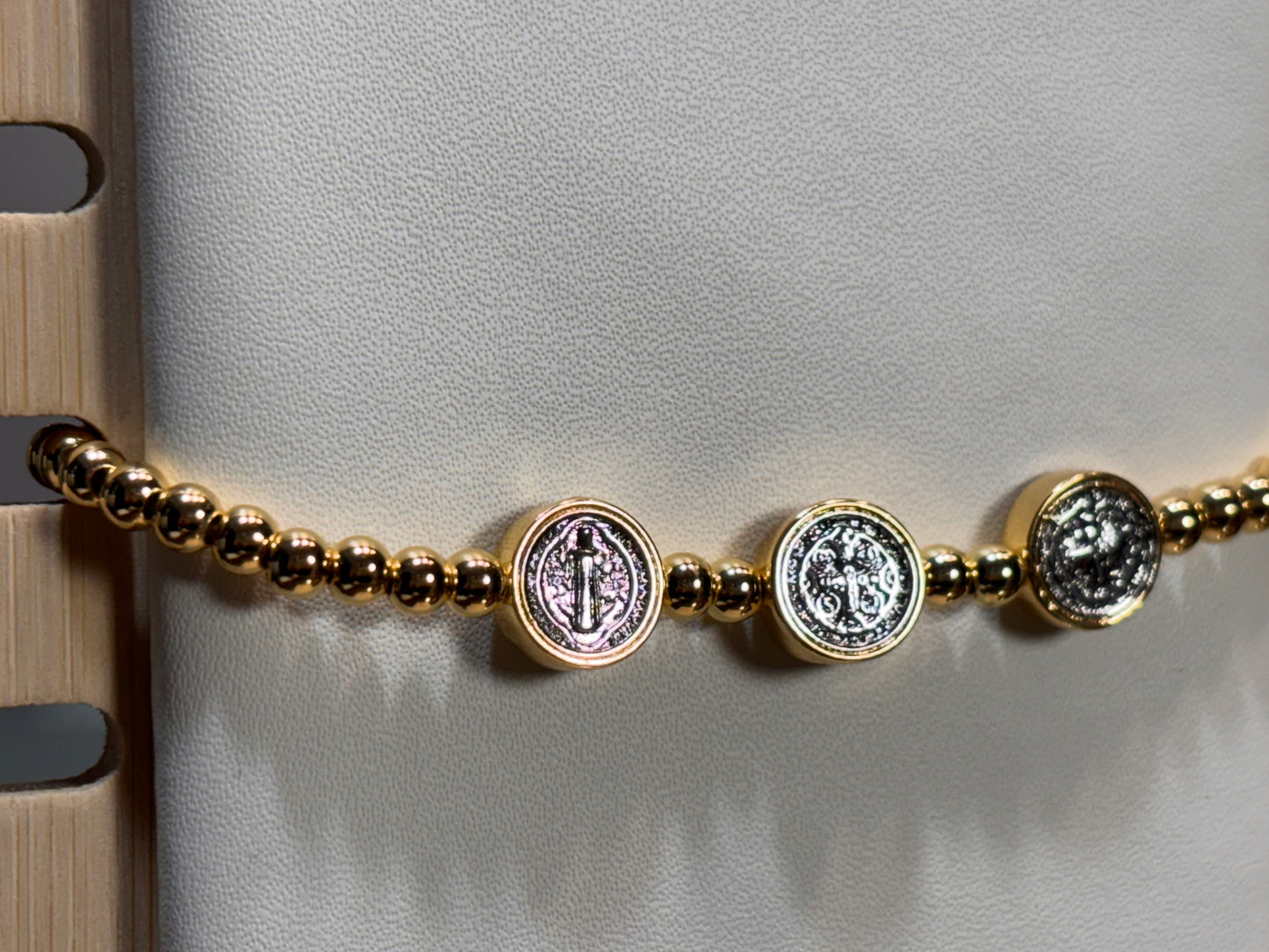 Pulsera San Benito Dorada