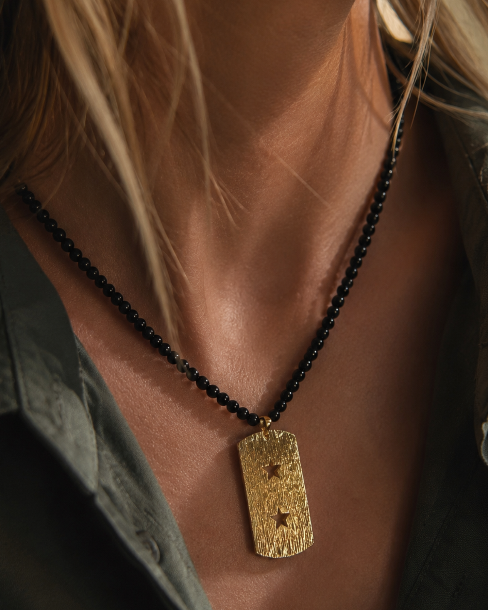 Collar Placa Nova Dorado - Ónix