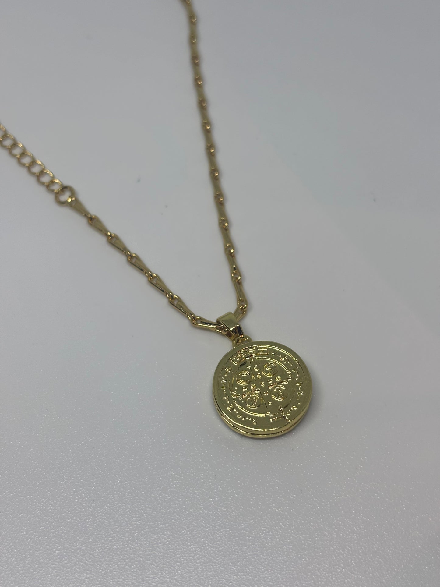 Collar Medalla San Benito con Circones