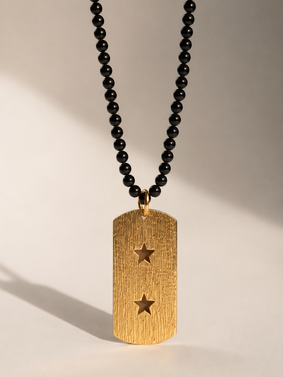Collar Placa Nova Dorado - Ónix