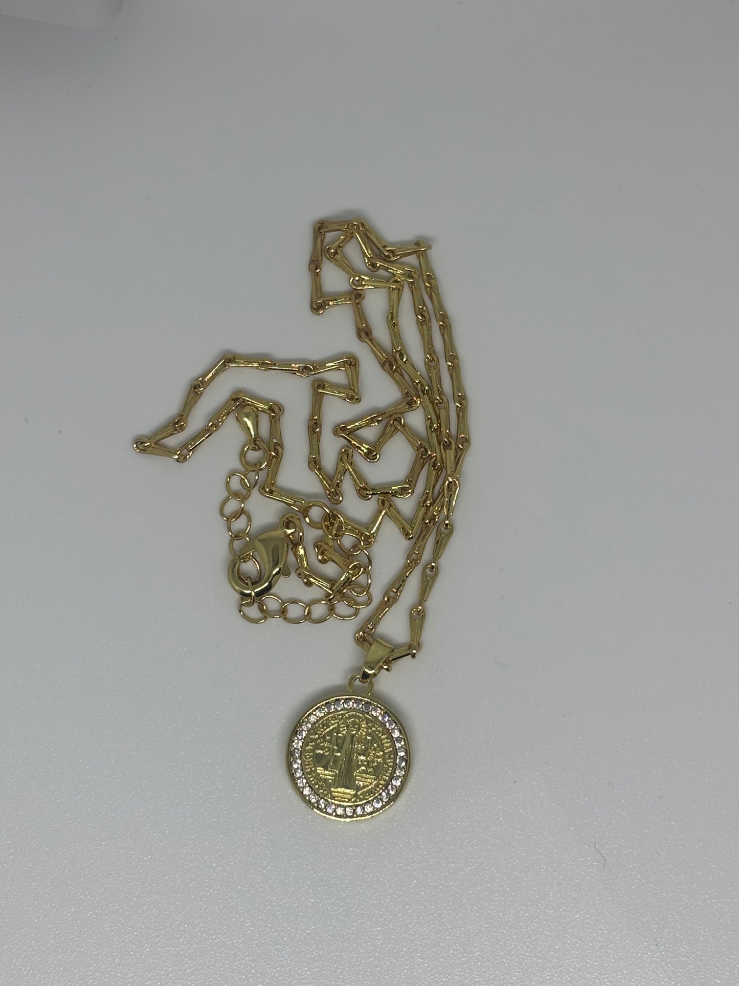 Collar Medalla San Benito con Circones